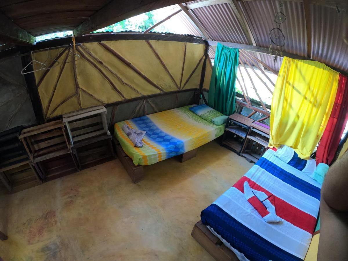 Reciclarte Galeria Hostal Capurgana Exterior photo
